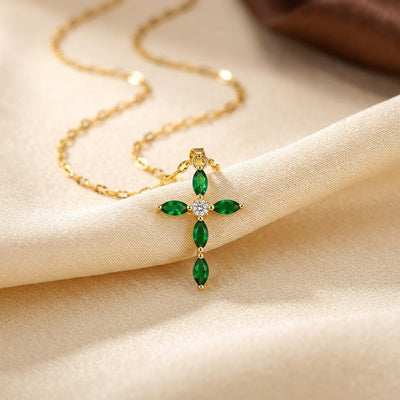 Collar Cruz Marquesa de Oro con Esmeralda