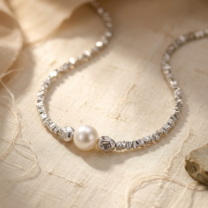 Gargantilla Minimalista de Plata con Perla