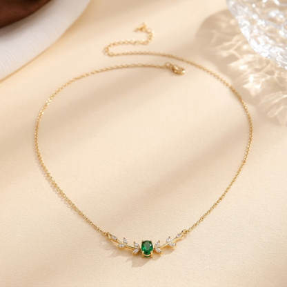 Collar Minimalista de Oro con Esmeralda