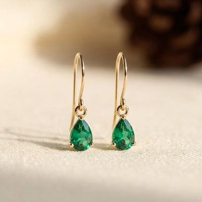 Aretes Colgantes Lágrima de Oro con Esmeralda