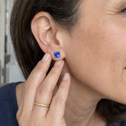 Aretes de Botón de Zafiro Clásicos