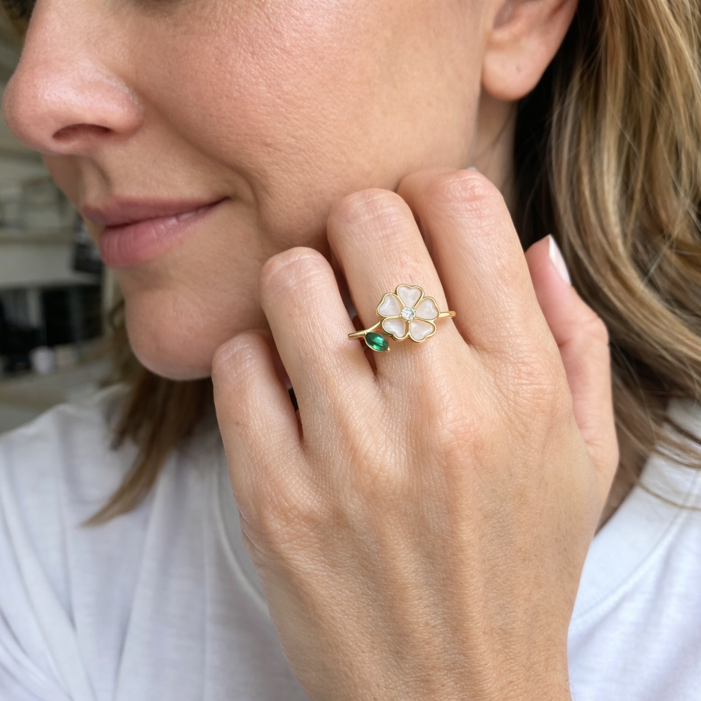 Anillo Giratorio Flor y Hoja Esmeralda
