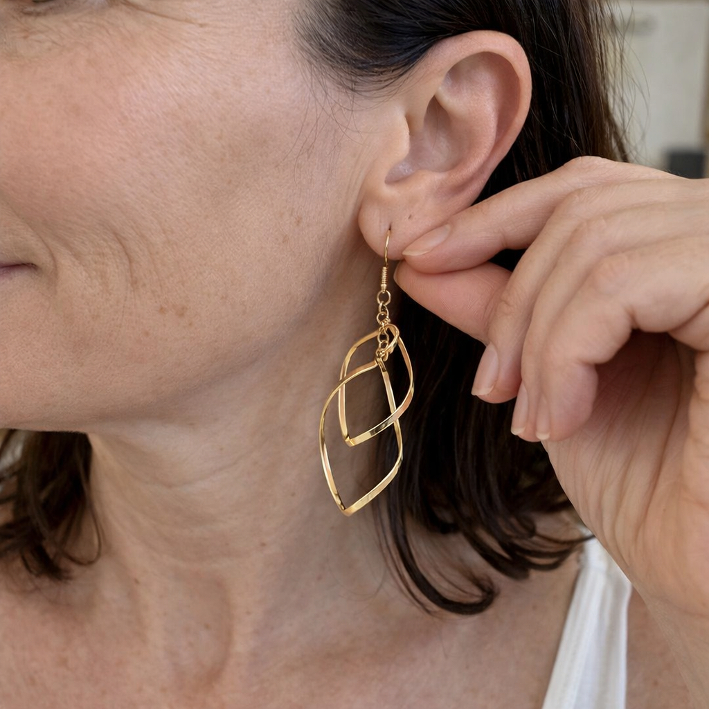 Aretes Colgantes en Capas Minimalistas
