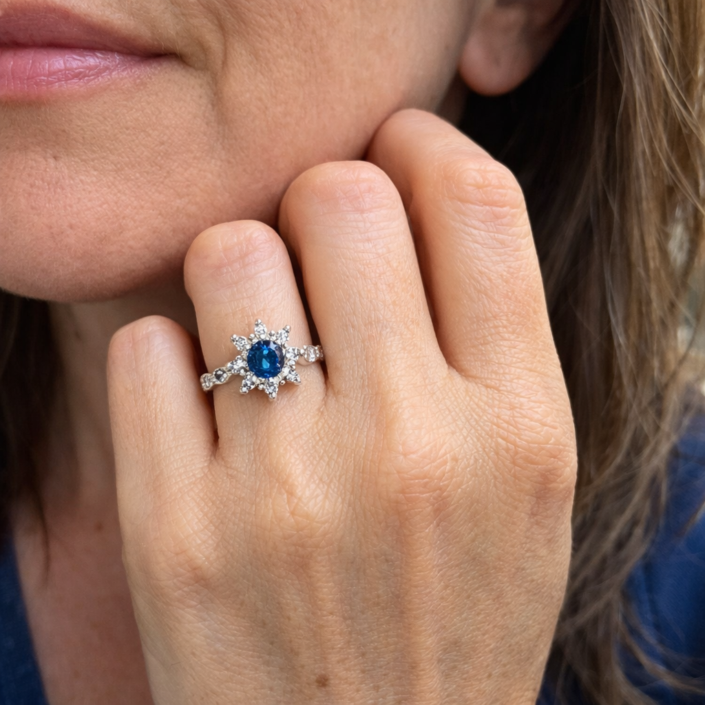 Anillo Flor de Zafiro y Cristal