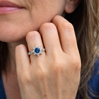 Anillo Flor de Zafiro y Cristal