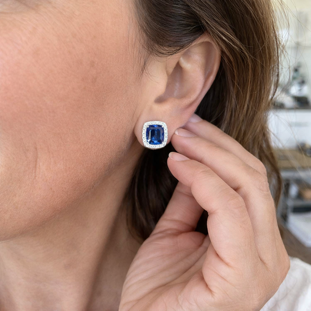 Aretes de Botón Cuadrados de Zafiro