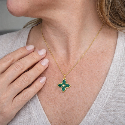 Collar con Dije de Trébol Esmeralda