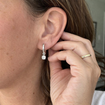 Aretes Argolla con Piedra Lágrima de Luna