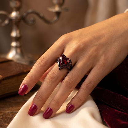 Anillo Corazón de Plata con Rubí