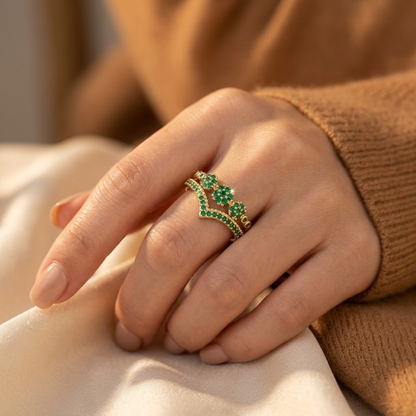 Anillo Racimo de Oro con Esmeraldas