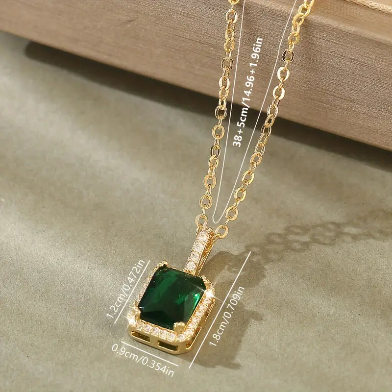 Collar Halo Rectangular de Oro con Esmeralda