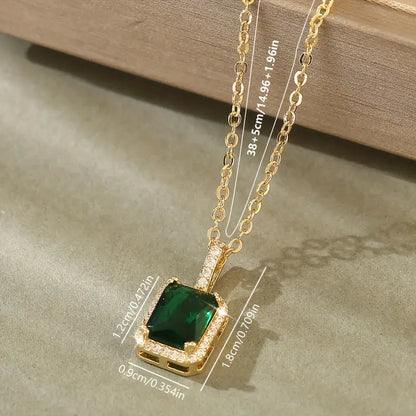 Collar Halo Rectangular de Oro con Esmeralda