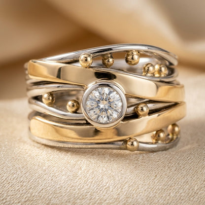 Anillo Envolvente con Bisel de Plata y Oro