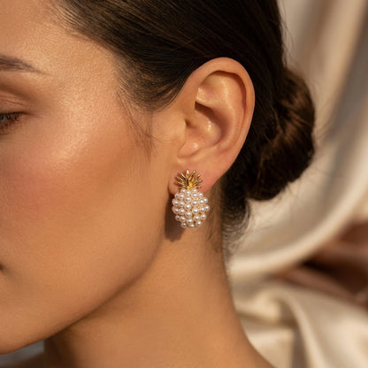 Aretes de Botón Racimo de Oro con Perlas