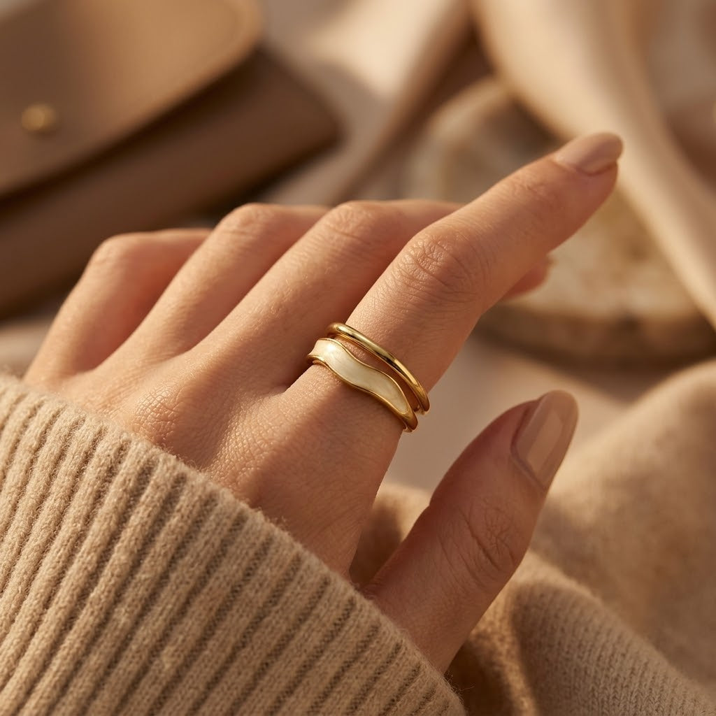 Anillo Envolvente Escultural de Oro