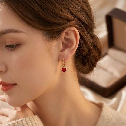 Aretes Colgantes Corazón de Oro con Rubí
