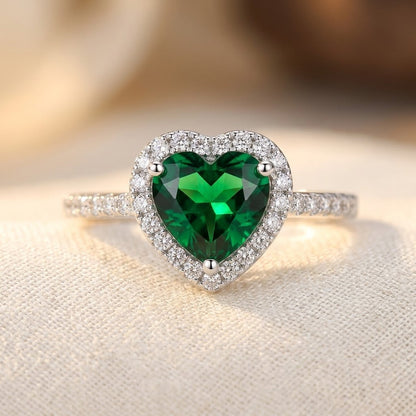 Anillo Halo Corazón de Plata con Esmeralda